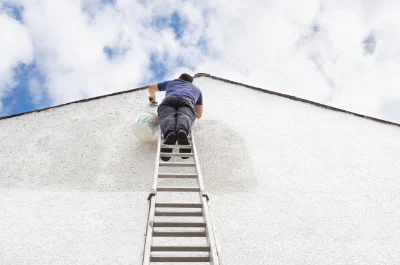 Peinture extérieure à Nasbinals — façades et ravalement